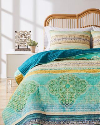 Greenland Home Aurora Reversible Quilt and Pillow Sham Set - 3-Piece - Full/Queen 90x90", Blue