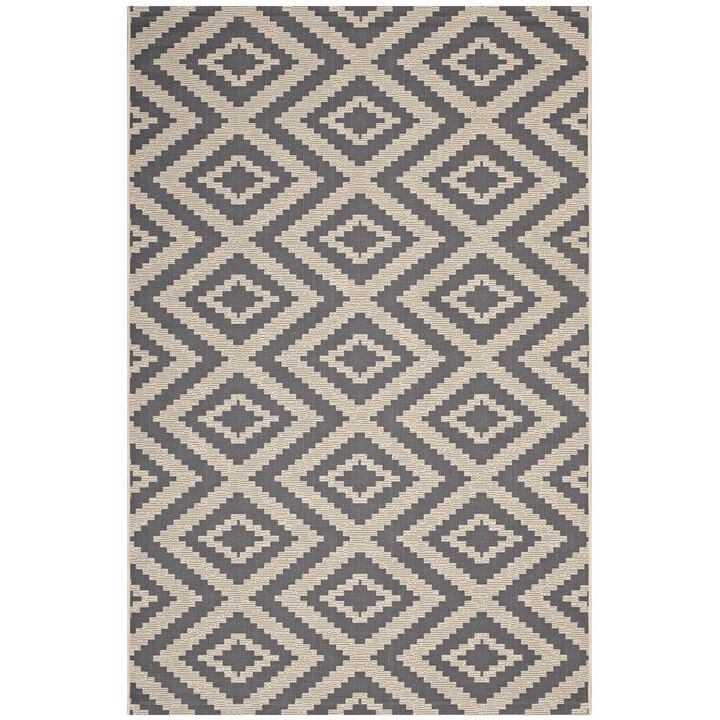 Jagged Geometric Diamond Trellis 5x8 Indoor and Outdoor Area Rug - Gray and Beige