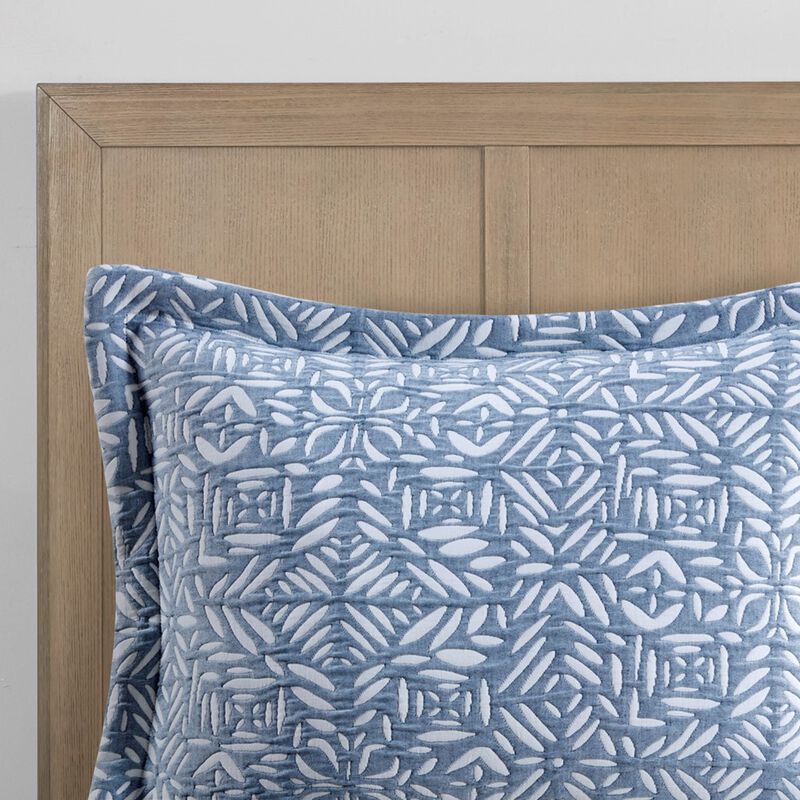 Gracie Mills Ron 4-Piece Oversized Reversible Matelasse Quilt Set with Decorative Pillow