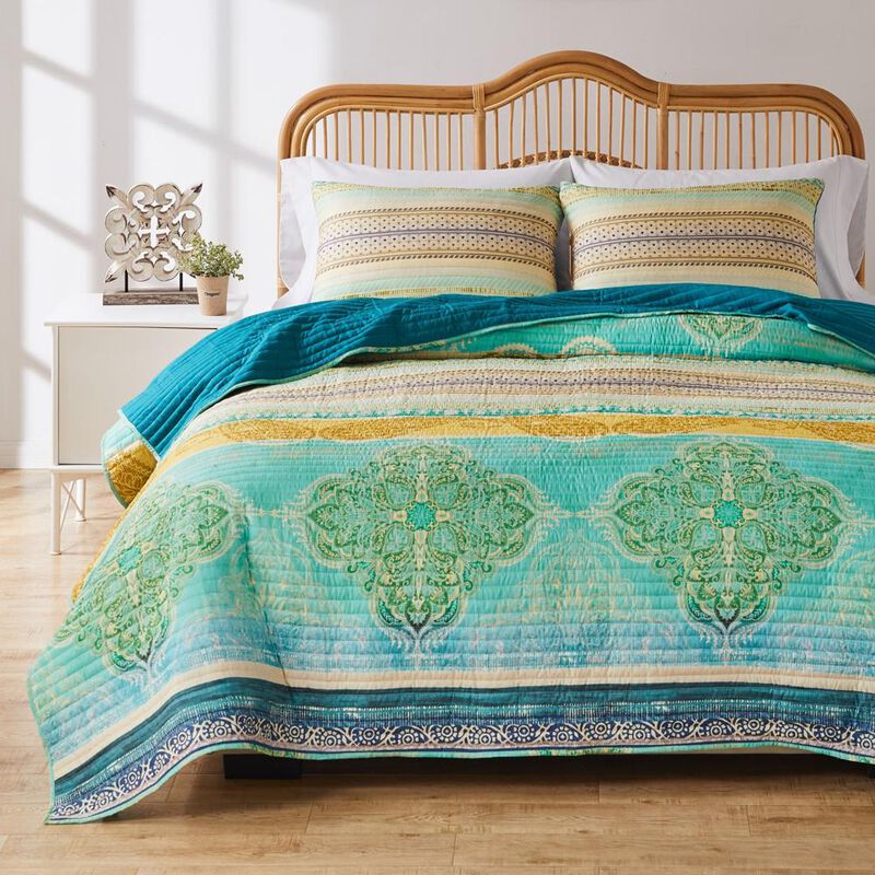 Greenland Home Aurora Reversible Quilt and Pillow Sham Set - 3-Piece - Full/Queen 90x90", Blue