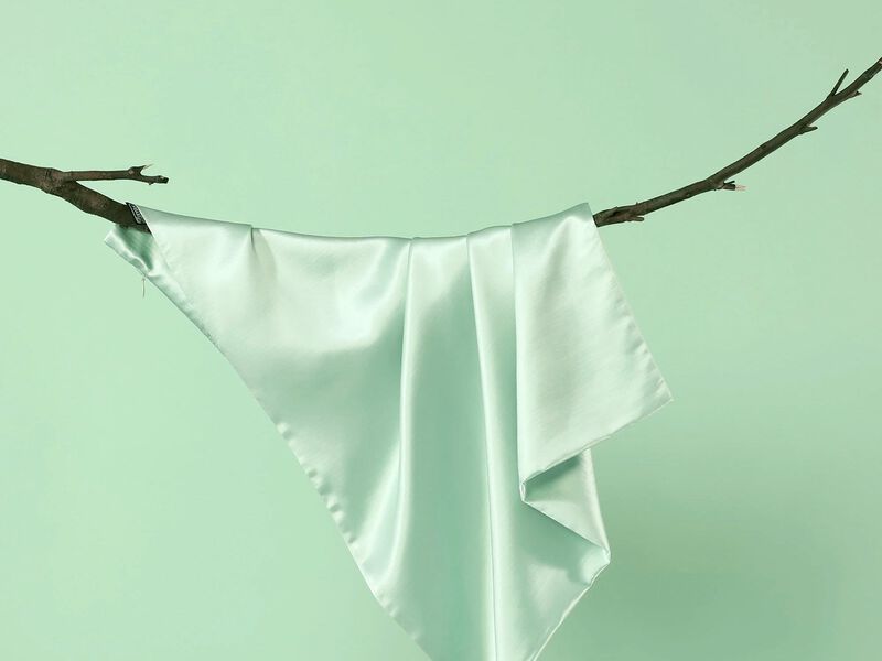 LILYHERB® Antibacterial Mint Silk Pillowcase