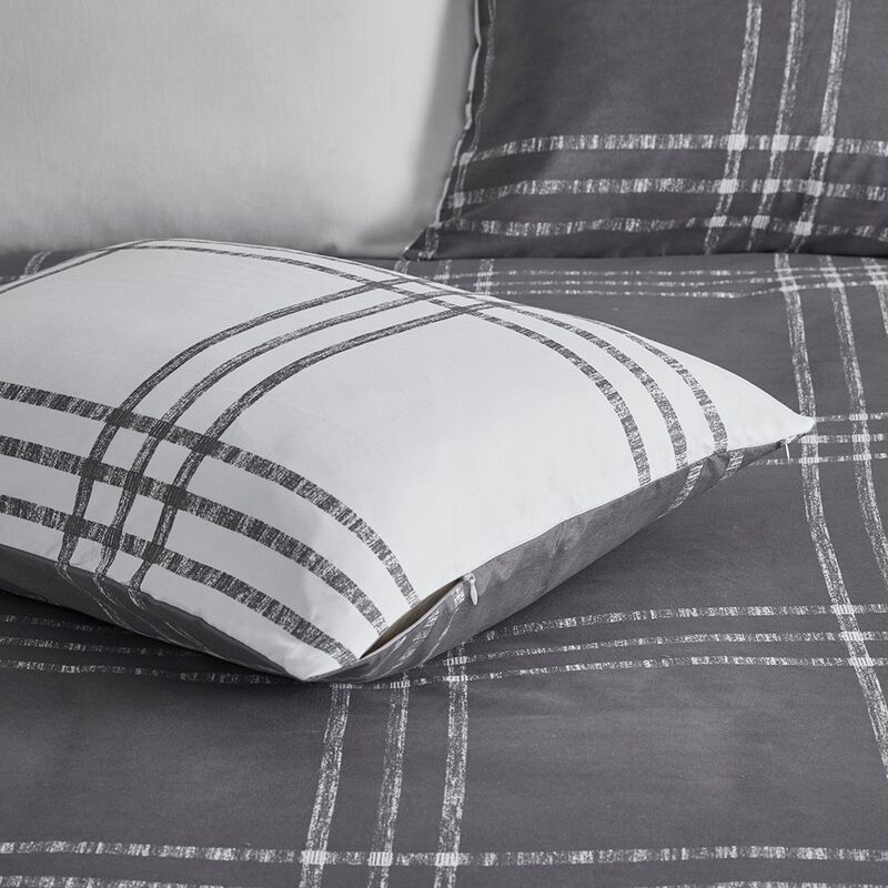 Gracie Mills Merryn Reversible Plaid Comforter Set