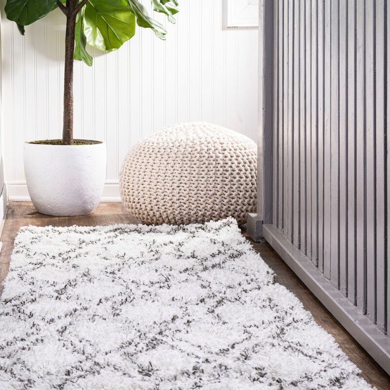 Soller Diamond Trellis Shag Area Rug