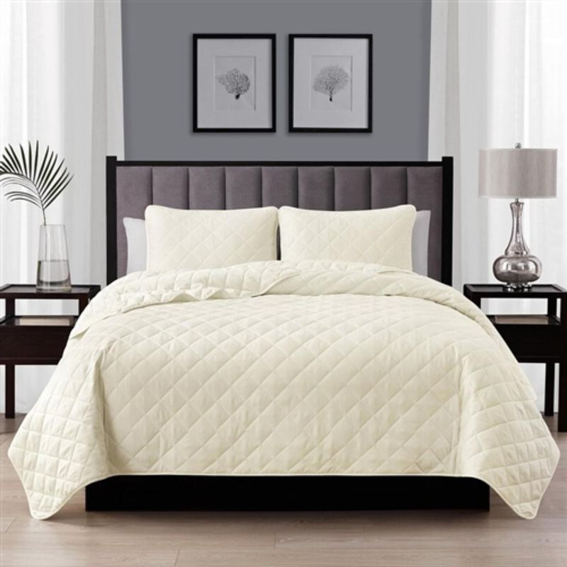 Full Queen 3 Piece Ivory Polyester Microfiber Reversible Diamond Quilt Set