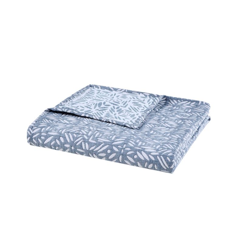 Gracie Mills Ron 4-Piece Oversized Reversible Matelasse Quilt Set with Decorative Pillow