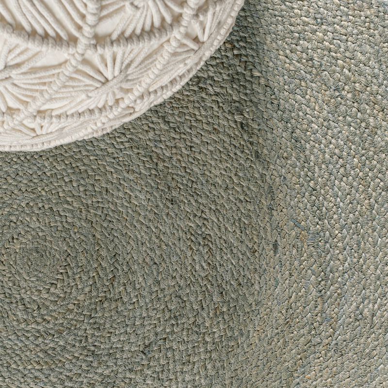 Zara Braided Coastal Cottage Round Jute. Round Area Rug