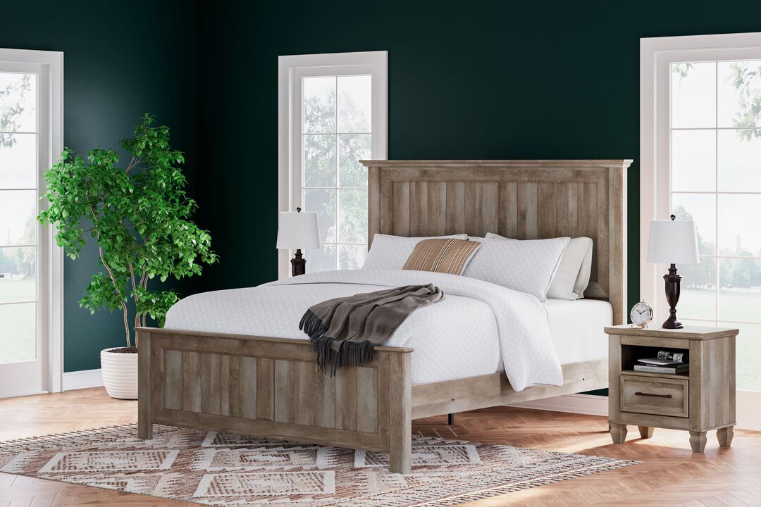 Yarbeck Queen Panel Bed