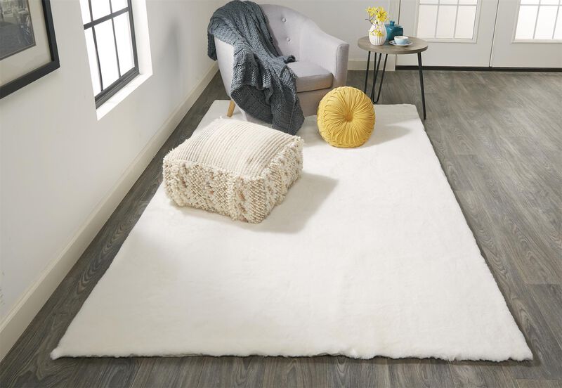 Luxe Velour 4506F White 4' x 6' Rug