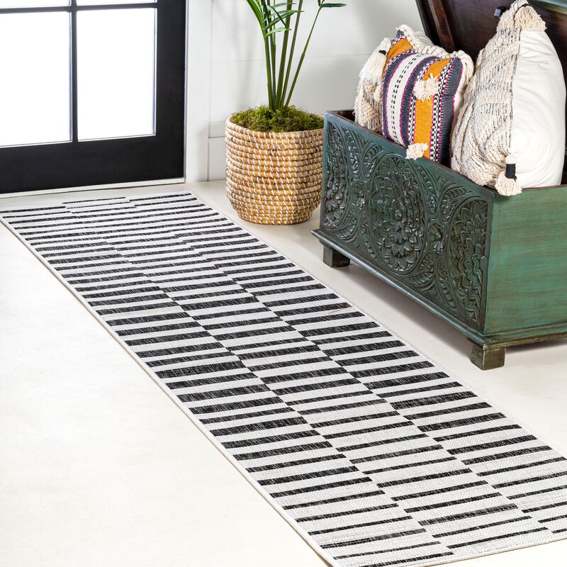 Sukie Modern Offset Stripe Indoor/Outdoor Area Rug