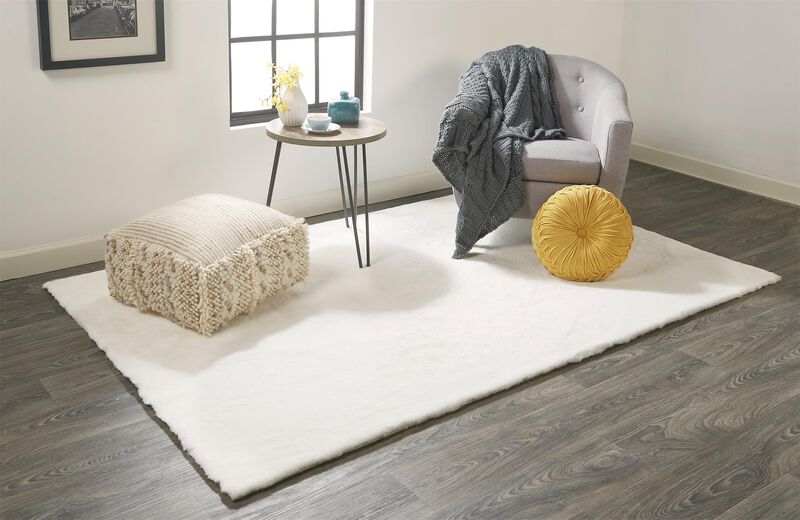 Luxe Velour 4506F White 4' x 6' Rug