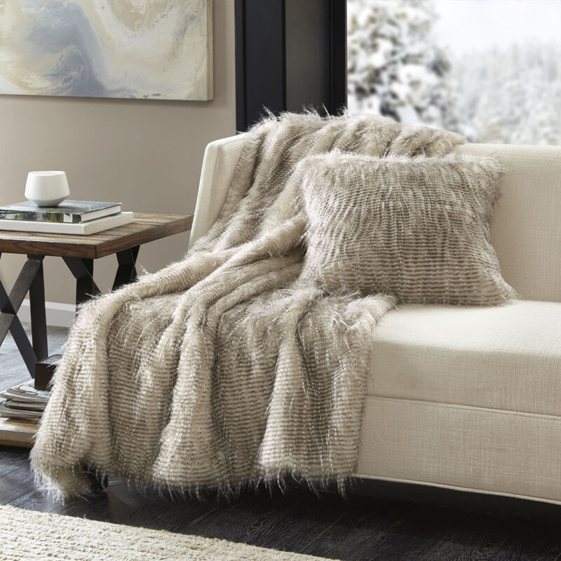 Gracie Mills Acevedo Long Faux Fur Throw Blanket