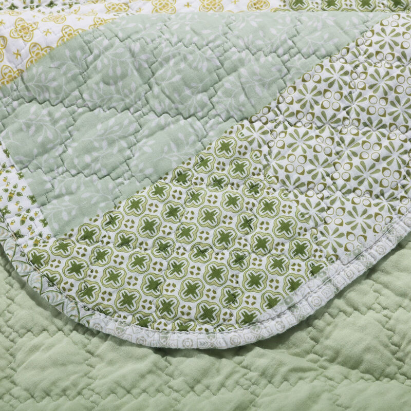 Reversible Fabric Queen Size Quilt Set with Geometric Pattern Motifs,Green - Benzara
