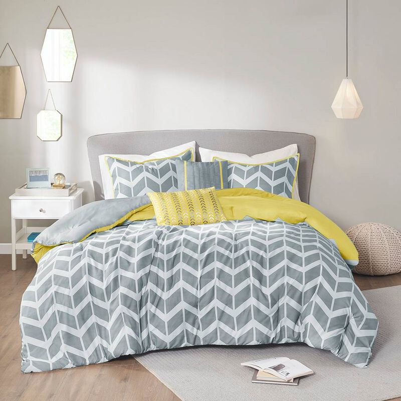 Hivvago Reversible Comforter Set in Chevron Stripe