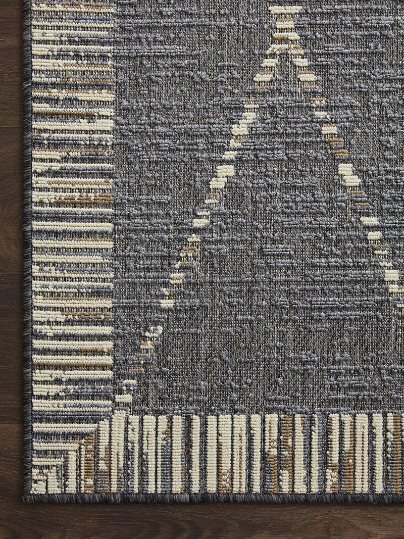 Rainier RAI09 2'2" x 3'9" Rug