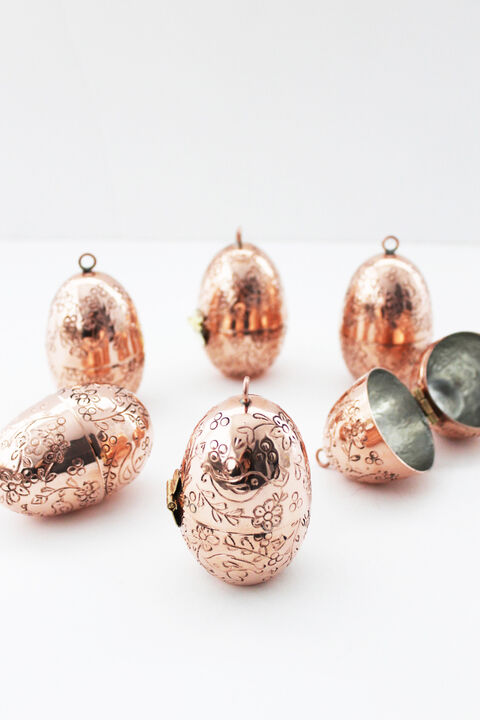 Coppermill Kitchen Vintage Inspired Etched Egg Ornament Set/4