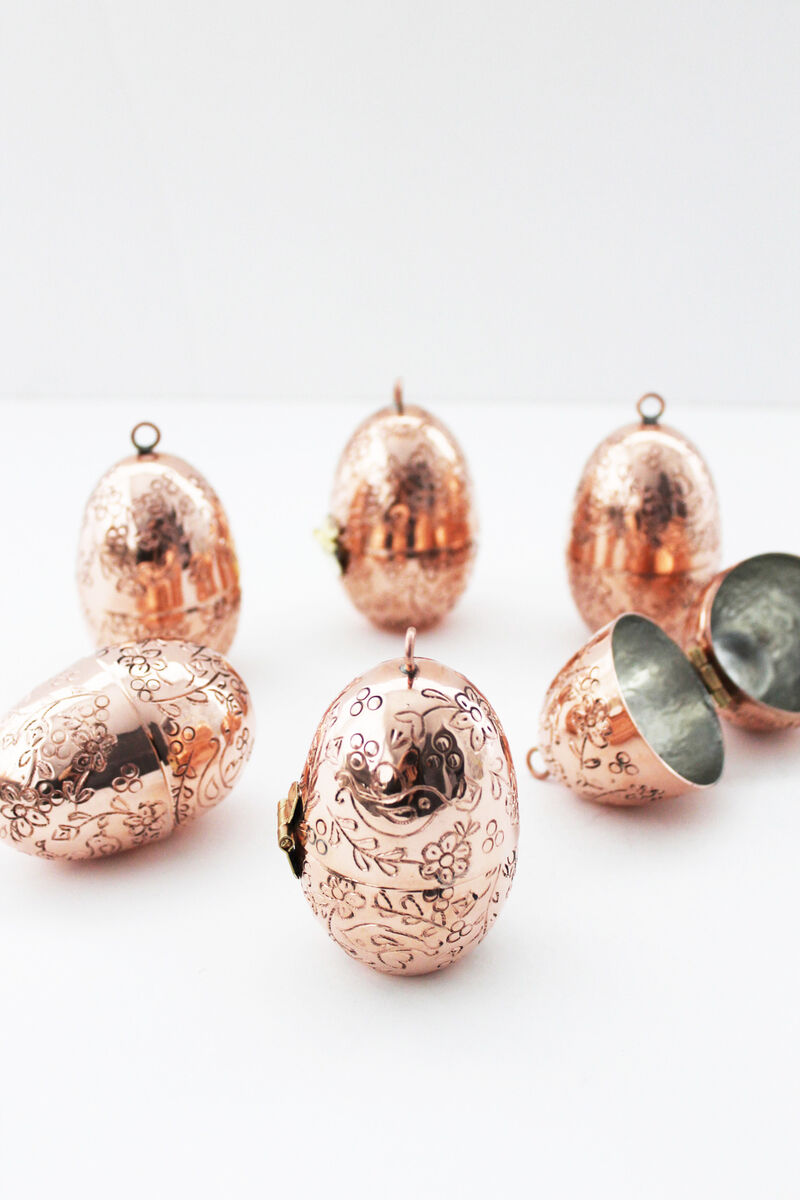 Coppermill Kitchen Vintage Inspired Etched Egg Ornament Set/4