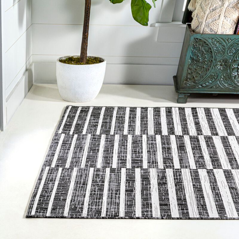 Sukie Modern Offset Stripe Indoor/Outdoor Area Rug