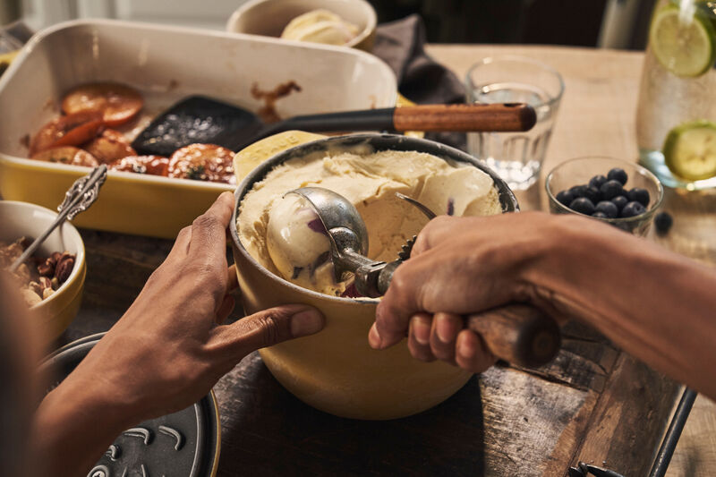 STAUB Cast Iron 1.5-qt Petite French Oven - Citron