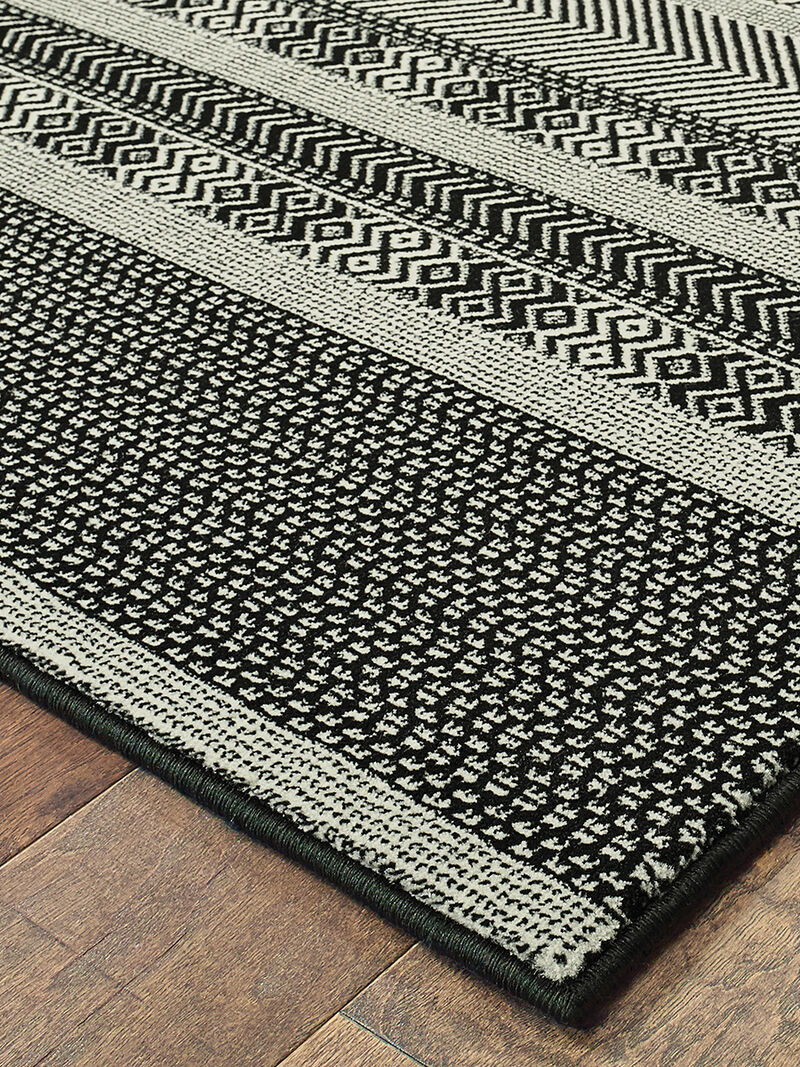 Luna 5'3" x 7'6" Black Rug