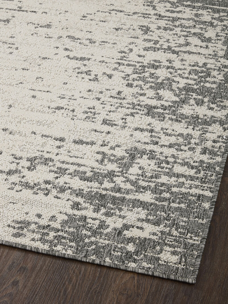 Rainier RAI01 2'2" x 3'9" Rug