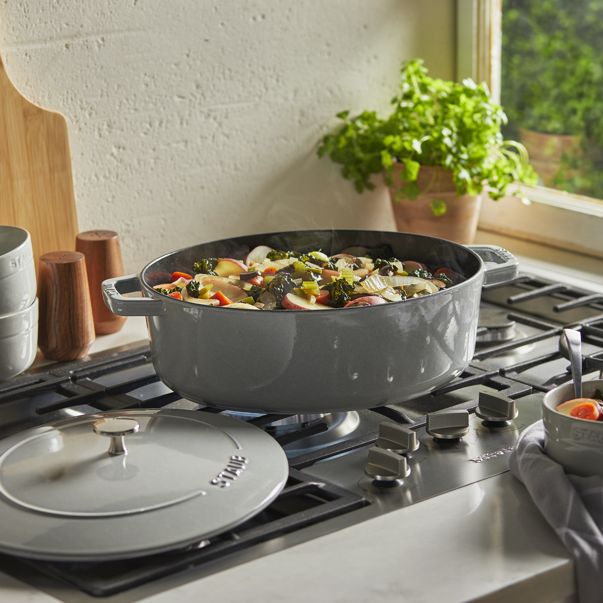 Staub orders Enameled Shallow Oven